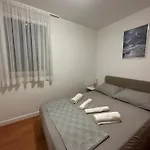 Ivek Appartamento *
