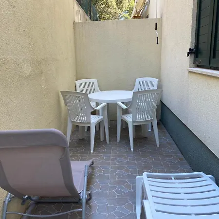 Ivek Apartamento *