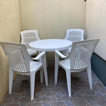 Ivek Apartamento Mandre